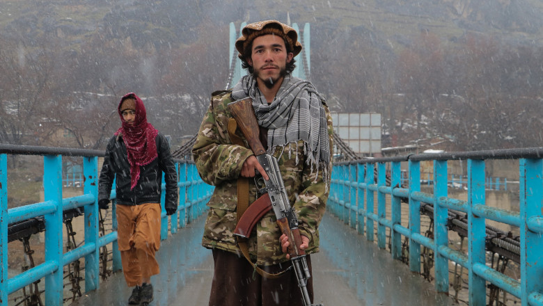 Talibanii reiau practica biciuirilor publice si anunta pe Twitter „sentintele” Imagine