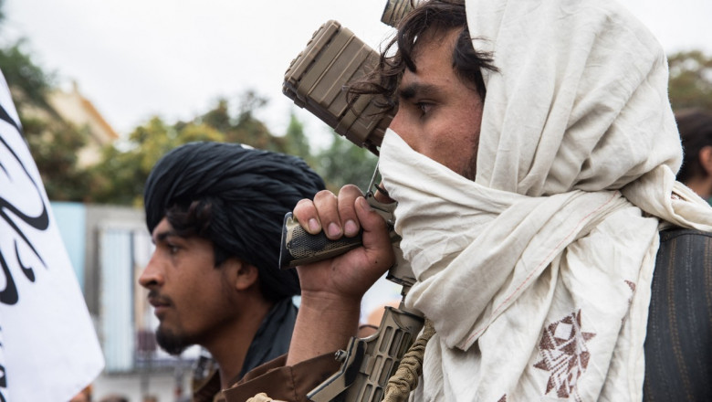 Talibanii si-au executat un fost lider inainte ca acesta sa fuga in Iran Imagine