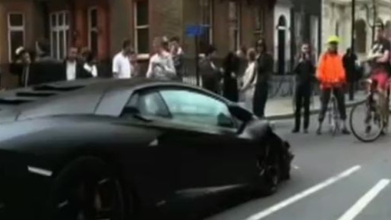 Tamponare de lux in Londra. In accident au fost implicate un Lamborghini Aventador, o Mazda si un BMW Imagine