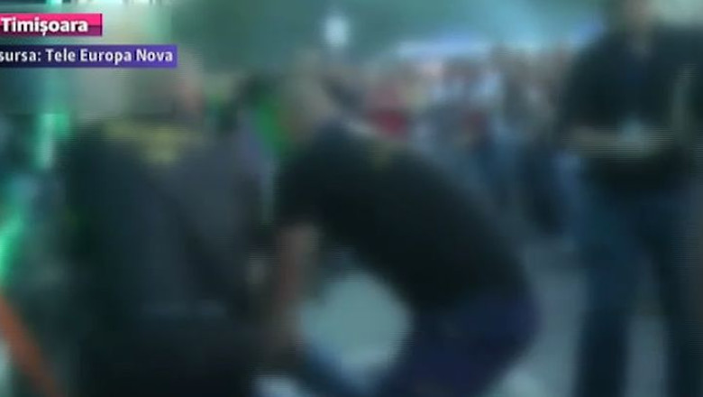 Tanar batut de agentii de paza, la concertul Cargo Imagine