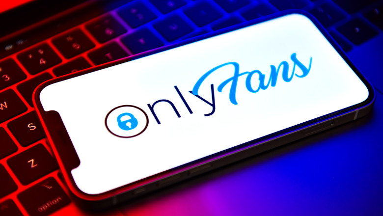 Tanar de 22 de ani, vedeta pe OnlyFans, condamnat la inchisoare pentru ca a intrat pe site desi avea interdictie Imagine