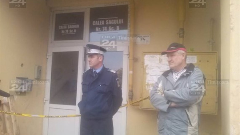 Tanar gasit mort in putul liftului. Era aproape gol, cu o bandana infasurata in jurul capului Imagine