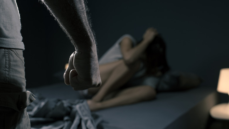 Tanara din Iasi, victima metodei loverboy. Ademenita pe retelele sociale, batuta si violata intr-o cabana din Gura Humorului Imagine