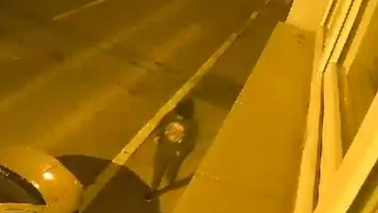 Tanarul de 15 ani care a taiat cauciucurile a zeci de masini din Constanta a fost implicat in incendierea unui bloc, in 2021 Imagine