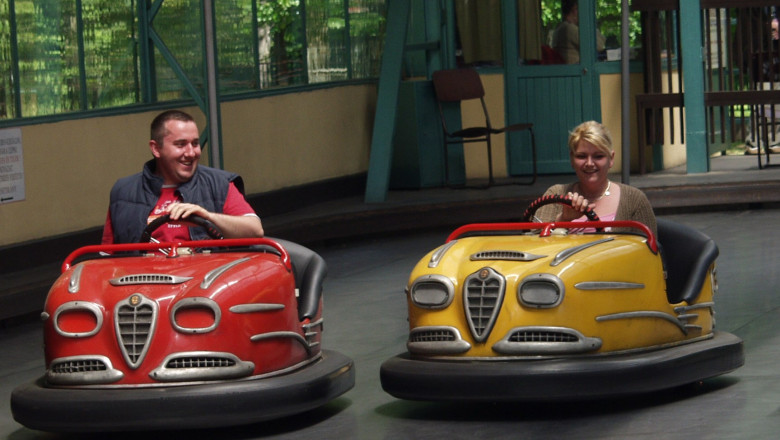 Tanarul electrocutat in Eforie Nord ar fi atins o parte a platformei cu masinute pe unde circula curent electric Imagine