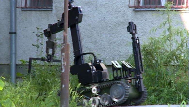 Tanarul retinut pentru ca ar fi confectionat bomba artizanala din Drobeta Turnu Severin afla daca va fi arestat preventiv Imagine