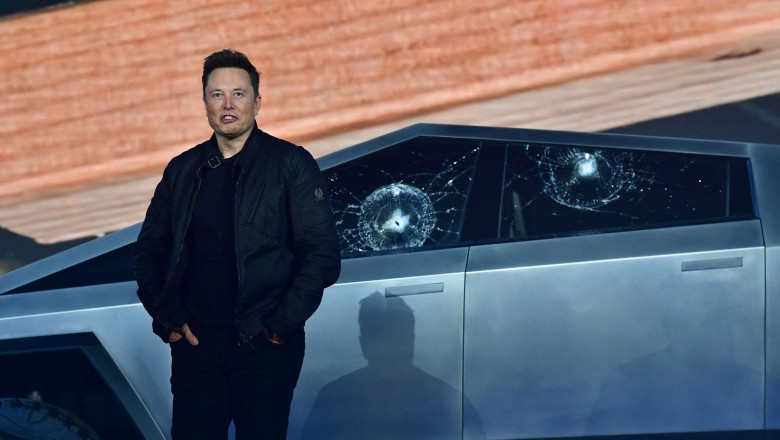 „Tancul” lui Elon Musk se scufunda: Cum s-a transformat Cybertruck din masina ideala pentru sfarsitul lumii in Titanicul automobilelor Imagine