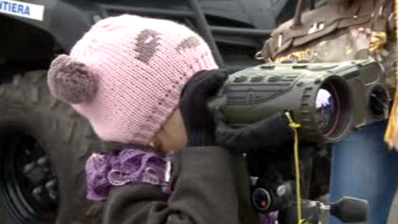 Tancuri, arme, masini blindate, statii radio si un elicopter, expuse la Iasi  Imagine