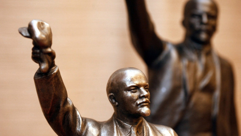 Tara care demonteaza cea mai inalta statuie a lui Vladimir Lenin din Asia Centrala: Este o practica comuna Imagine
