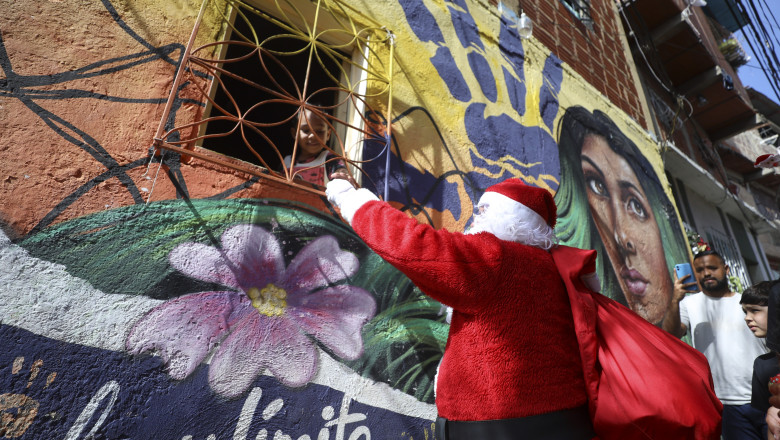 Tara in care Craciunul vine mai devreme: seful statului spune ca apara astfel „dreptul la fericire” al cetatenilor Imagine