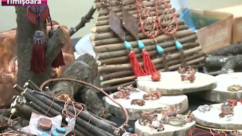 Targ pentru o cauza nobila. La Christmas Charity Fair se vand produse unice, hand-made, obiecte vintage Imagine