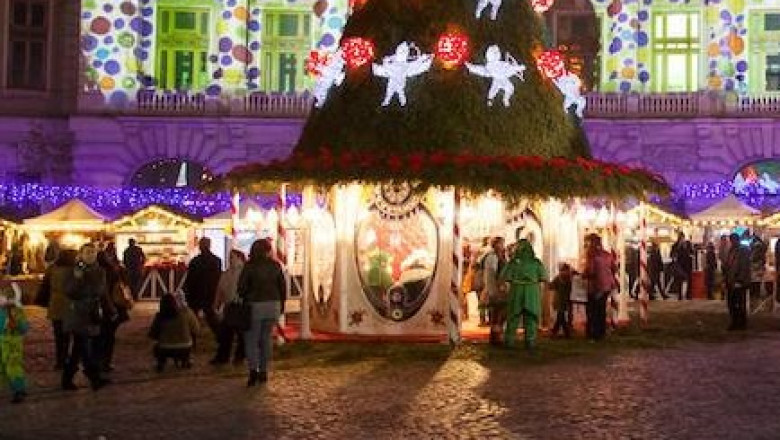 Targuri de Craciun in Romania: atmosfera de sarbatoare, produse traditionale si brazi impodobiti Imagine