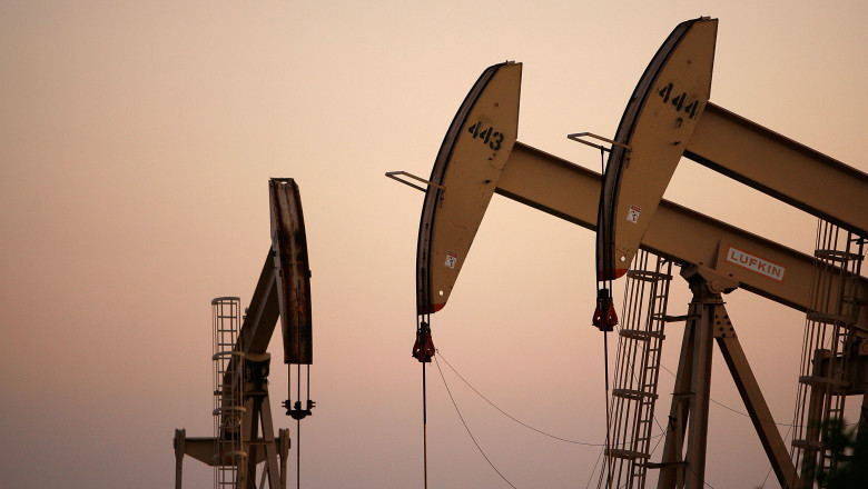 Tarile OPEC+ au decis sa reduca productia de petrol cu 2 milioane de barili pe zi. Pretul titeiului a crescut la bursa din Londra Imagine