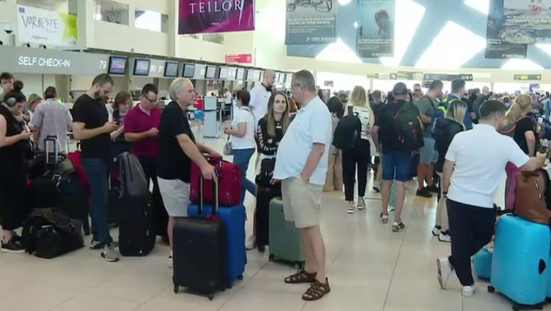 TAROM vrea sa mareasca salariile angajatilor, dupa anularea zborurilor de pe Otopeni. Cum vor fi despagubiti pasagerii Imagine