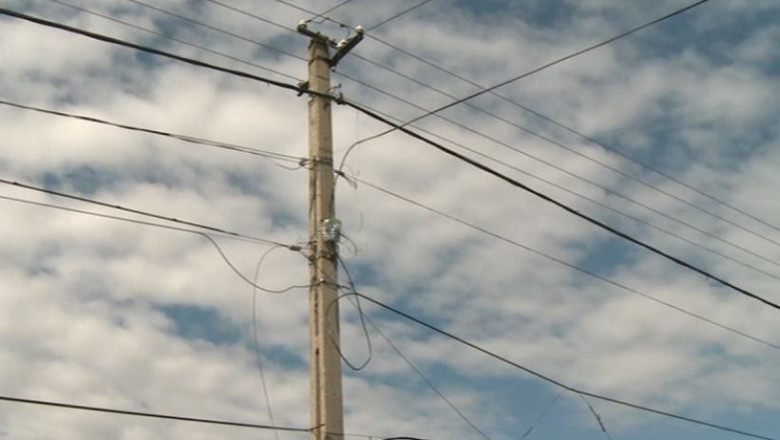Taxa pe stalp va scumpi curentul electric cu cel mult doua procente Imagine