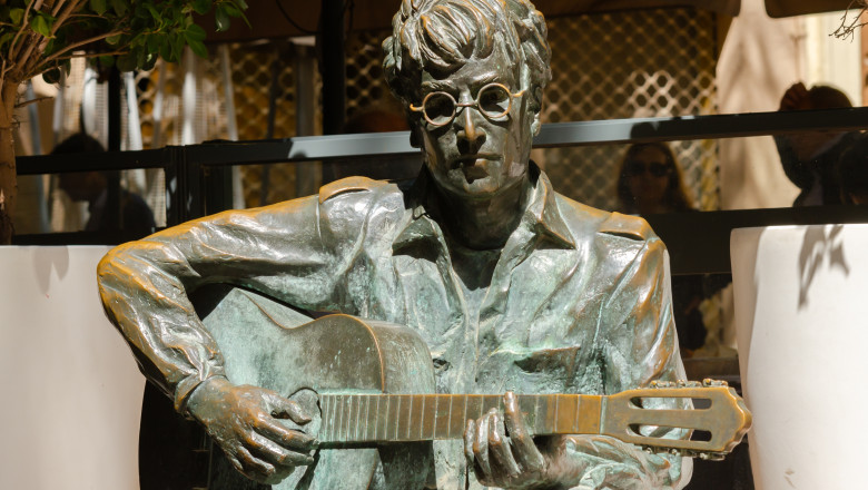 „Te iubesc, te rog sa ma astepti”: O scrisoare a lui John Lennon catre prima sotie a fost scoasa la licitatie. Suma ceruta Imagine