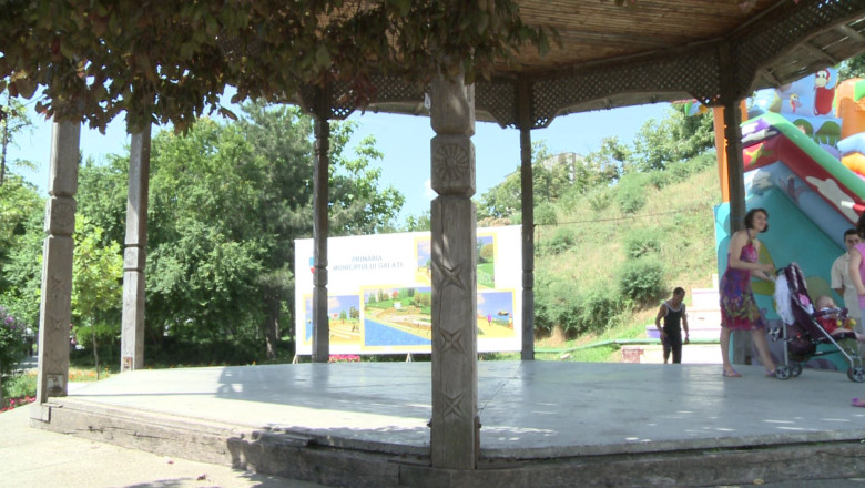 Teatru absurd la Galati. Zeci de copii au fost dezamagiti dupa ce o piesa programata, nu s-a mai tinut Imagine