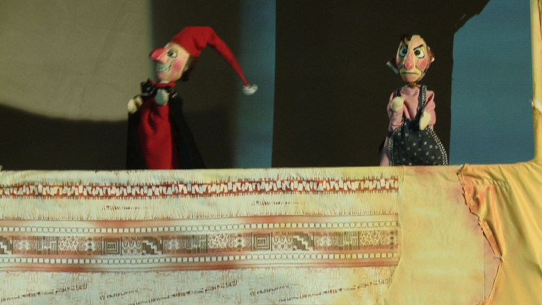 Teatru de papusi inedit, la Galati. Spectacolul a imbinat elemente din teatrul traditional cu grafica moderna Imagine