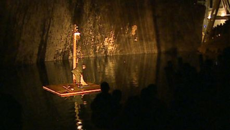 Teatru in Salina Turda. Spectacolul Iona s-a jucat pe lacul de sare al Minei Teresia Imagine