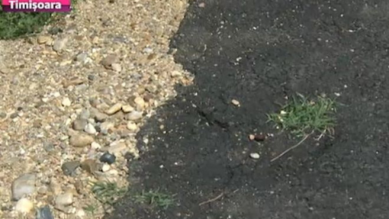 ”Tehnologie” cu asfalt peste pamant batatorit, pe strazi din Timisoara  Imagine