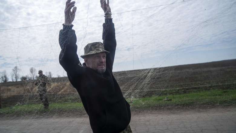 Tehnologiile vechi si noi concureaza pe front. Cum „pescuieste” Ucraina dronele rusesti cu plase Imagine