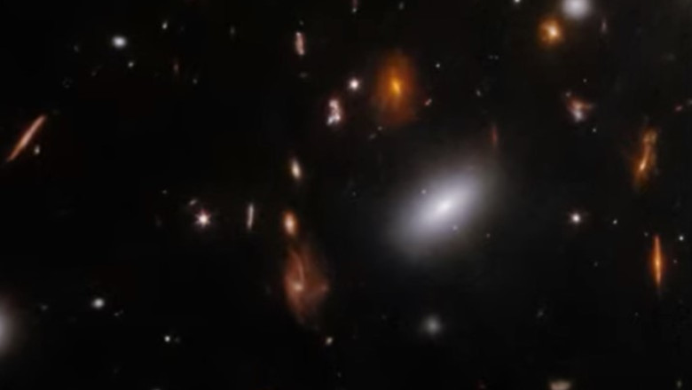 Telescopul James Webb a observat cea mai indepartata galaxie din Univers Imagine
