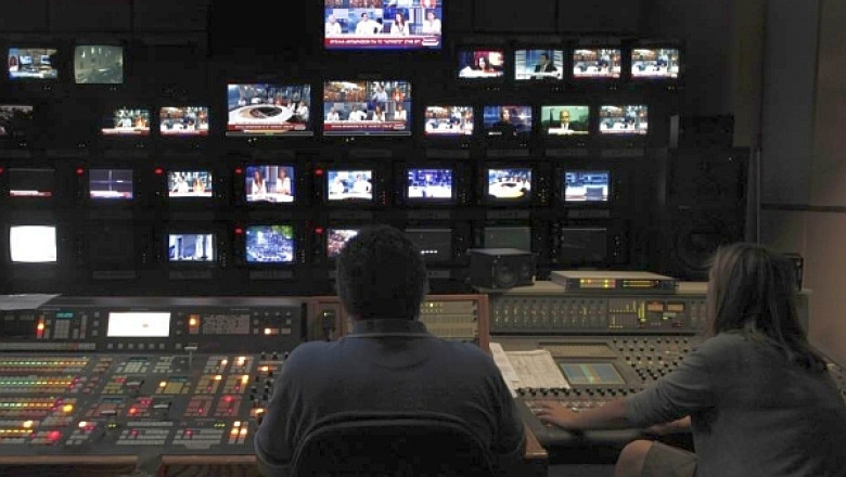 Televiziunea publica din Grecia isi reia emisia. Urmeaza disponibilizari de personal Imagine