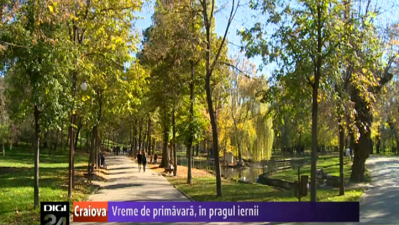 Temperaturi de primavara, in pragul iernii. In weekend, craiovenii au profitat de vremea frumoasa si au iesit la plimbare prin parc sau la terase Imagine