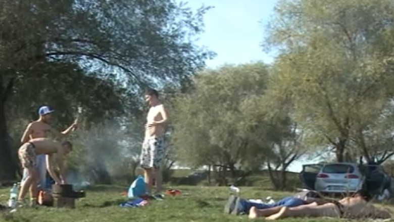 Temperaturi de vara in octombrie. Timisorenii au iesit la picnic, constantenii s-au plimbat pe faleza Imagine