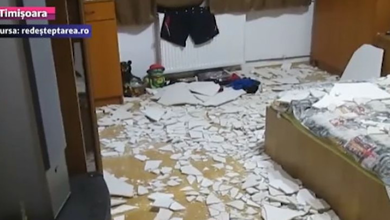 Tencuiala desprinsa intr-un bloc ANL din Lugoj Imagine