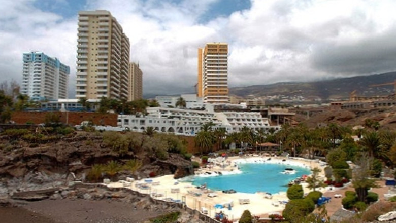 Tenerife: Cinci turisti au fost raniti dupa explozia unui dozator de bere. O femeie este in stare grava Imagine