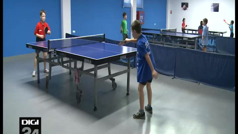 TENIS DE MASA. Zeci de copii la Cupa King Pong Imagine
