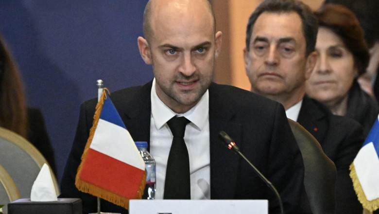Tensiuni intre Paris si Alger dupa expulzarea a 12 diplomati francezi. Barrot: „Vom raspunde cu cea mai mare fermitate" Imagine