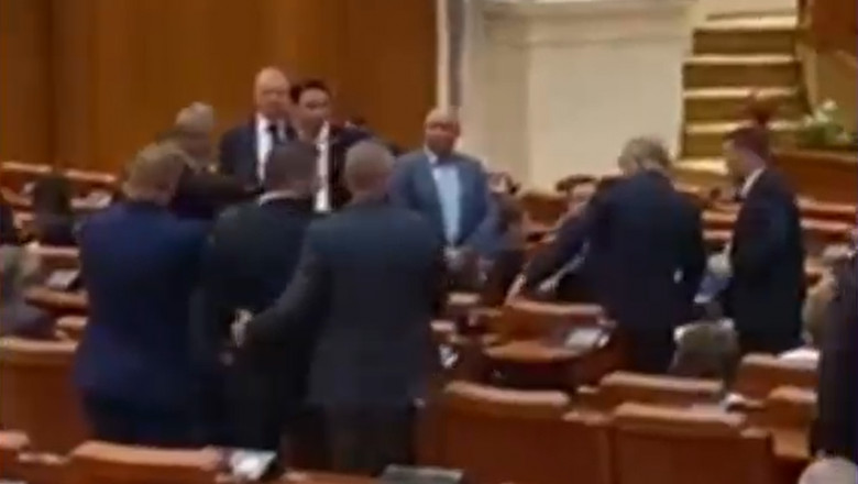 Tensiuni intre parlamentarii AUR si cei PNL din cauza locului in care statea ministrul Virgil Popescu in timpul motiunii simple Imagine