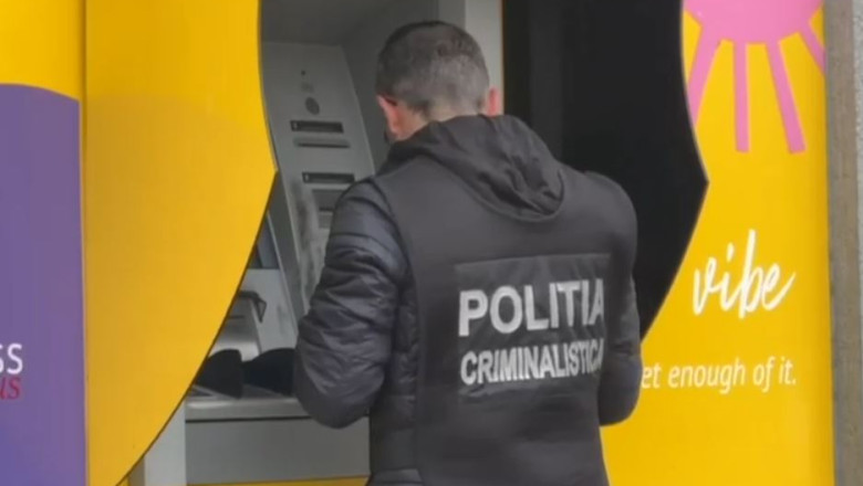 Tentativa de frauda la un bancomat din Timisoara: A fost gasita o substanta lipicioasa pe fanta de eliberare a banilor Imagine