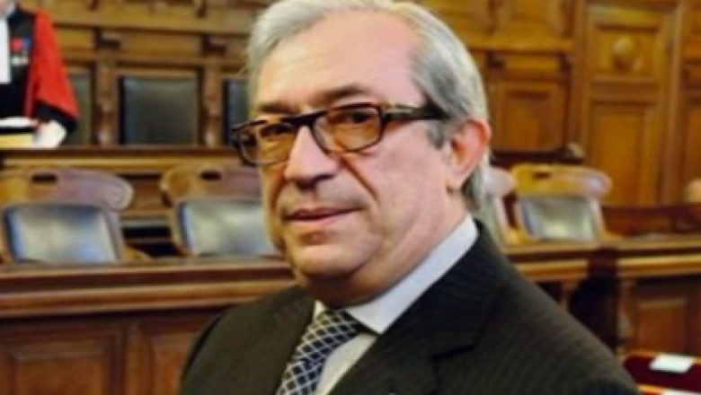 Tentativa de sinucidere la nivel inalt in Franta Imagine