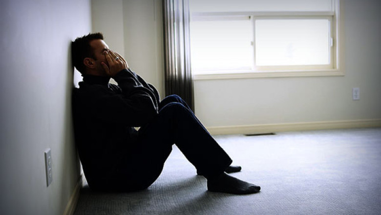 Tentativele de suicid, rezolvate prin telefon. Rata sinuciderilor in Romania este de 13 cazuri la 100.000 de locuitori Imagine