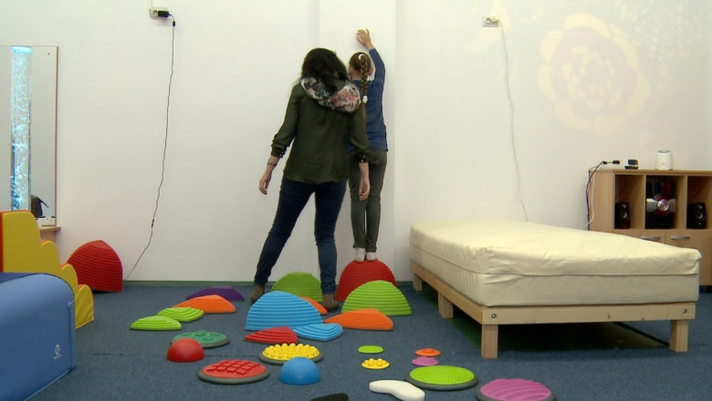 Terapia care suplineste vederea. Scoala pentru elevii nevazatori are o camera de stimulare multisenzoriala Imagine