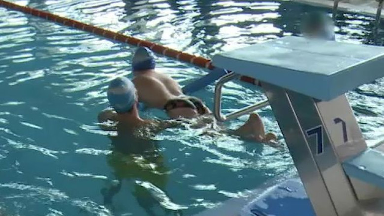 Terapie in apa, pentru copiii cu dizabilitati. Beneficiari, 75 de micuti din Timisoara Imagine