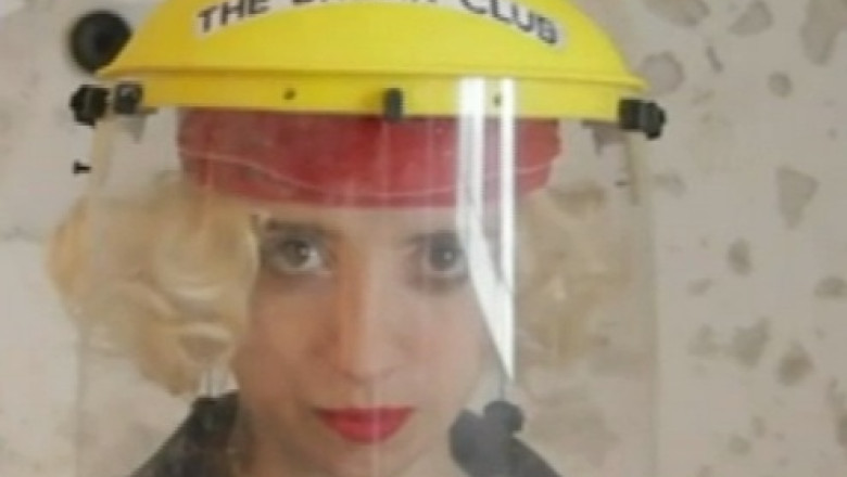 Terapie prin distrugere. La „Clubul furiei”, oamenii pot sparge lucruri pentru a scapa de stres Imagine