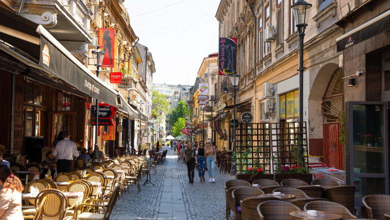 Terasele ilegale din Centrul Vechi al Capitalei trebuie sa dispara. Patronii au termen pana la 1 iulie Imagine