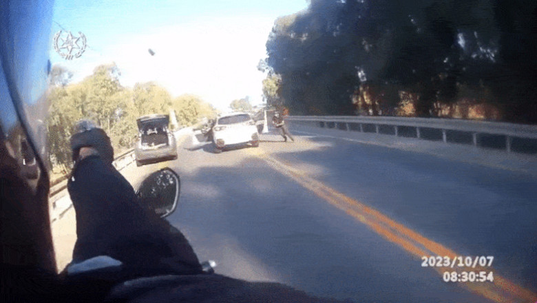 Teroristi Hamas, vanati in Israel. Politistii trag de pe motocicleta intr-o masina furata de islamisti Imagine