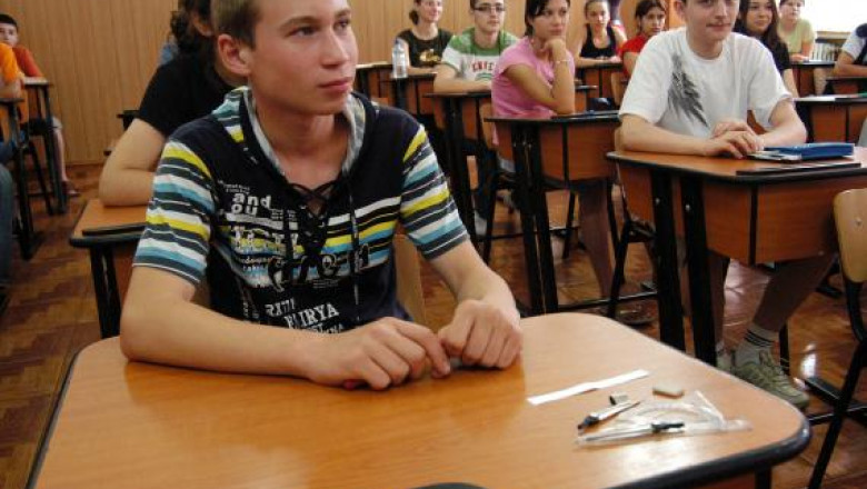 Terorizati de profesorul pistolar. Elevii spun ca sunt jigniti si amenintati cu moartea Imagine