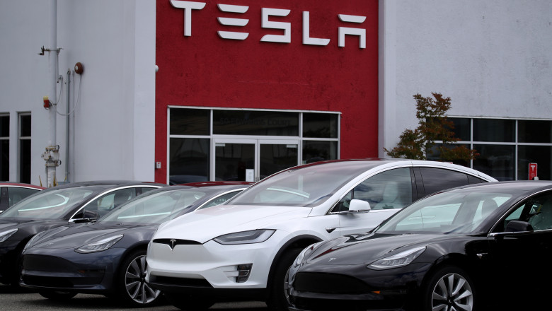 Tesla recheama in service peste 1 milion de masini Imagine