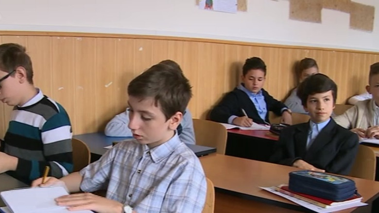 Test pentru elevi. Intrebari combinate in romana, engleza, franceza si germana in 60 de minute Imagine