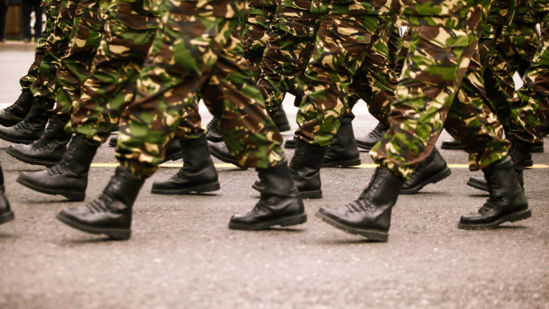 Tilvar: Exista sanse ca salariile militarilor sa creasca in 2023 Imagine