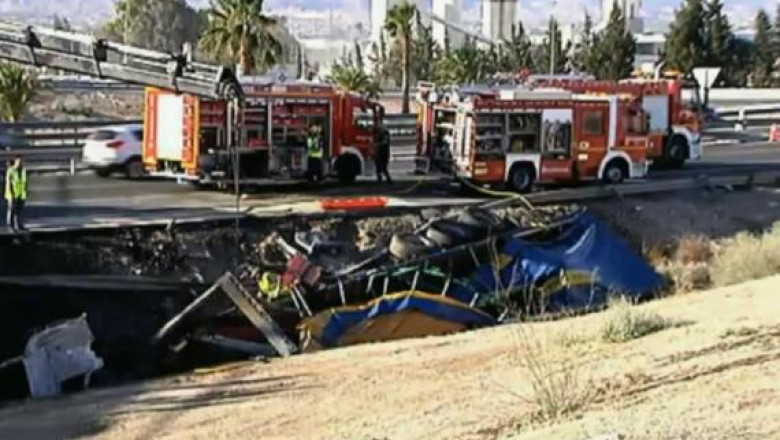 Timiseni morti intr-un accident, in Spania. Microbuzul in care se aflau a fost izbit de un camion Imagine