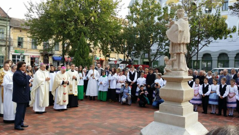 Timisoara: a fost dezvelita statuia Sf. Nepomuk, in fata Bisericii Millenium Imagine