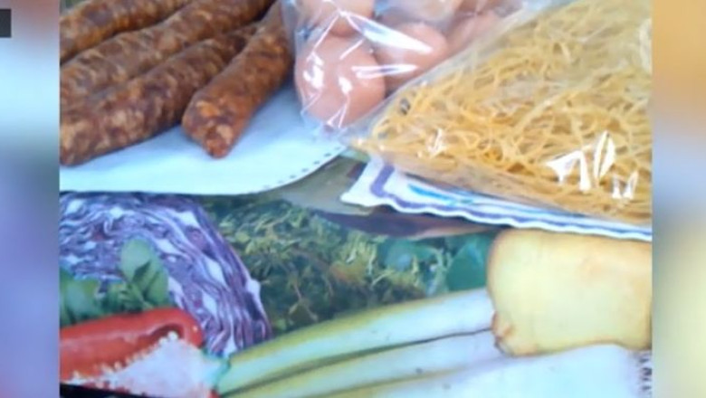 Timisoara: alimente vandute pe tarabe improvizate, printre haine second hand si piese auto Imagine