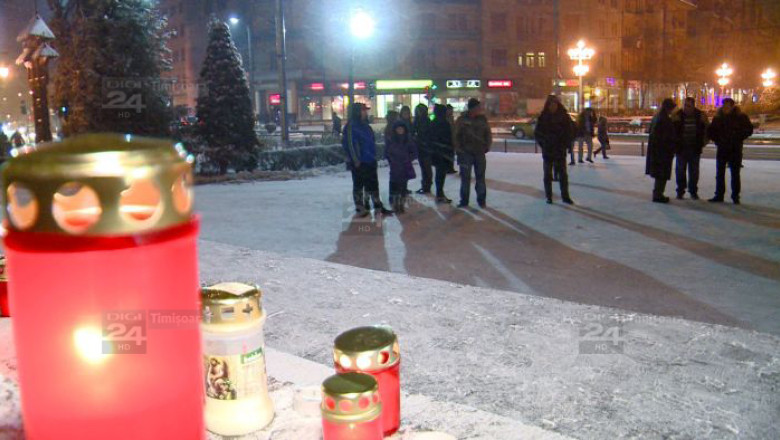 Timisoara: au fost aprinse candele, pe treptele Catedralei, pentru studenta Aura Ion Imagine
